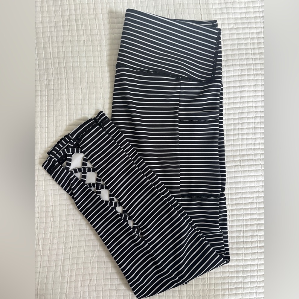 Black and White Striped 3/4 Leggings